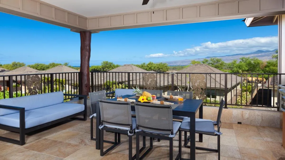 Image 2 of SAND CASTLE Modern KaMilo 4BR Home with Ocean Views Bikes