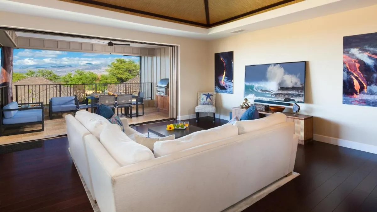 Image 6 of SAND CASTLE Modern KaMilo 4BR Home with Ocean Views Bikes