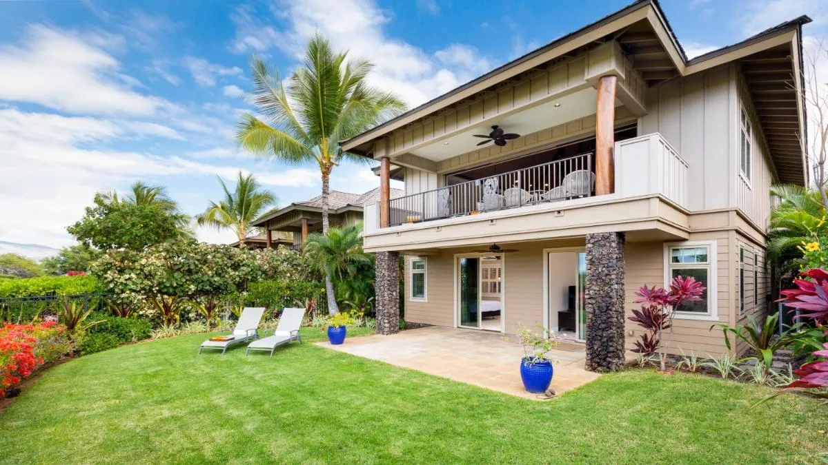 Image 6 of SOAK UP THE SUN VILLA Sun-Drenched 3BR KaMilo Home with Golf Course View