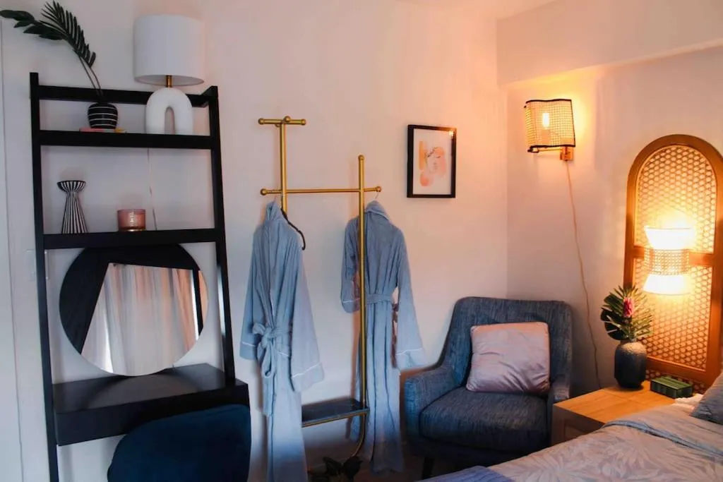 Image of Seashore Waikiki studio 1 block from a beach No Resort Fees