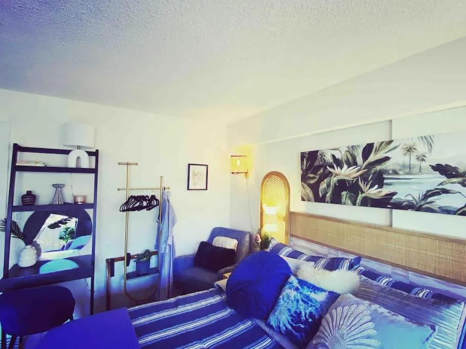 Image 2 of Seashore Waikiki studio 1 block from a beach No Resort Fees