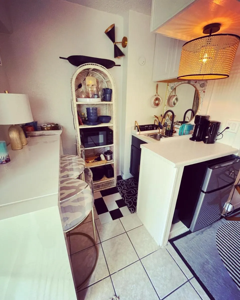 Image 5 of Seashore Waikiki studio 1 block from a beach No Resort Fees