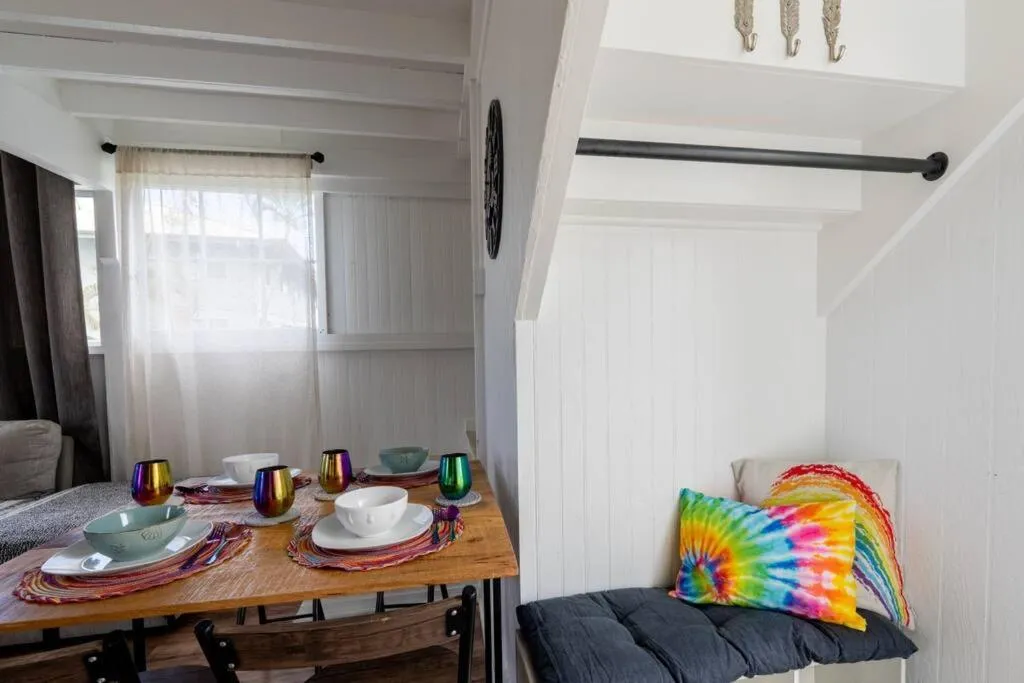 Image 5 of Somewhere over the Rainbow Loft with AC Hilo
