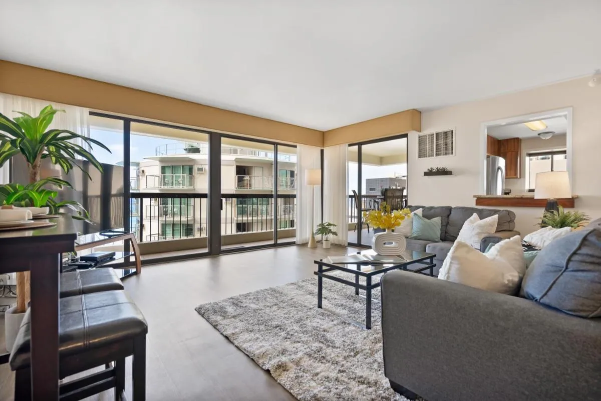 Image 5 of Spacious Waikiki Beach 2BR-Ocean View-Free Parking