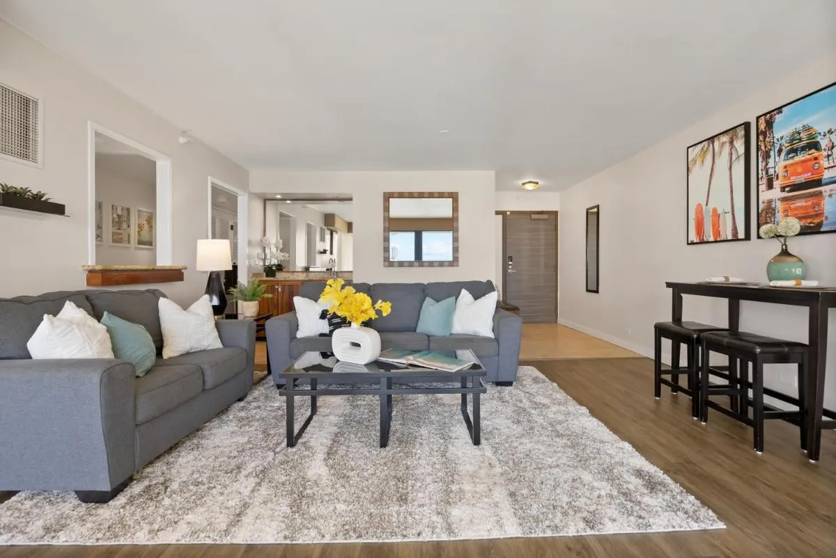 Image 3 of Spacious Waikiki Beach 2BR-Ocean View-Free Parking