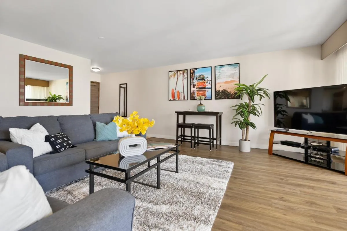 Image 4 of Spacious Waikiki Beach 2BR-Ocean View-Free Parking