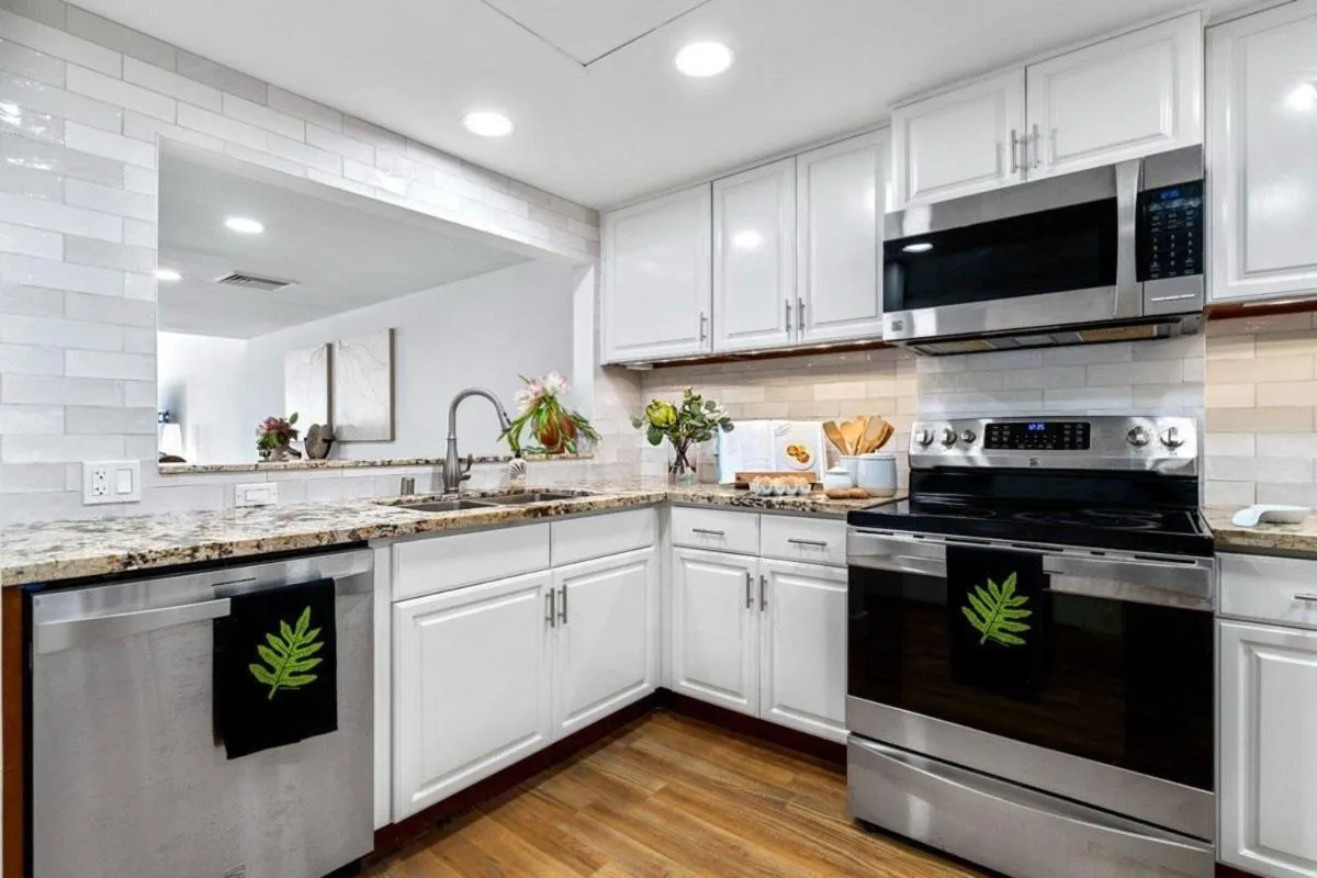 Image 5 of Spectacular Oceanfront Royal Sea Cliff 209 by Casago Kona