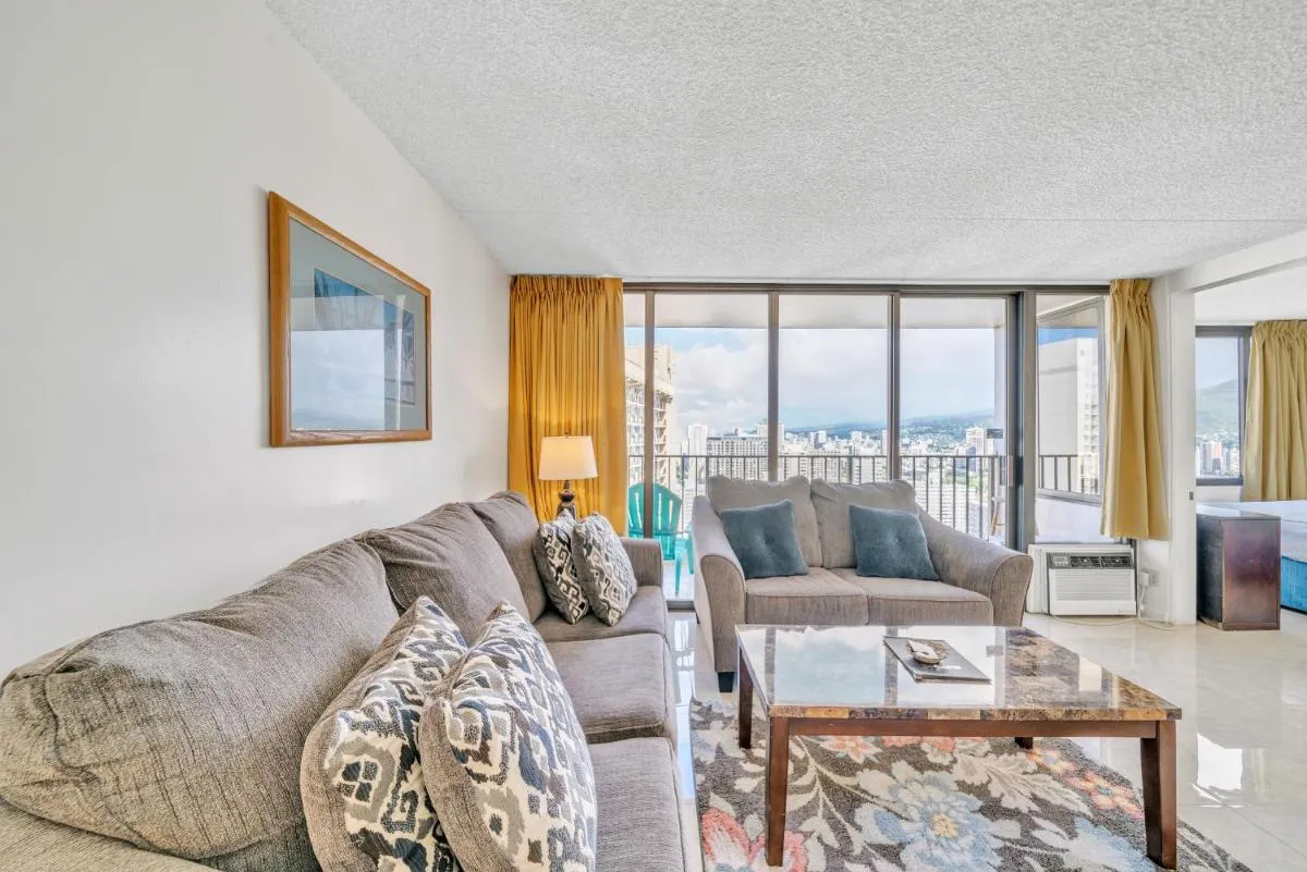 Image 5 of Standard Ocean View Condo – 35th floor views, Free parking & Wifi condo