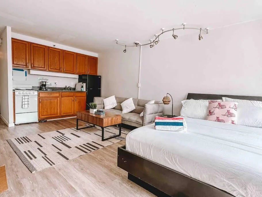 Image of Studio in Waikiki with Free Parking