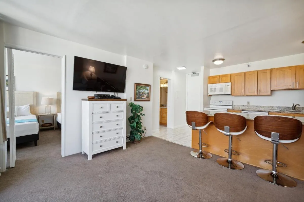 Image 2 of Tower 1 Suite 3007 condo