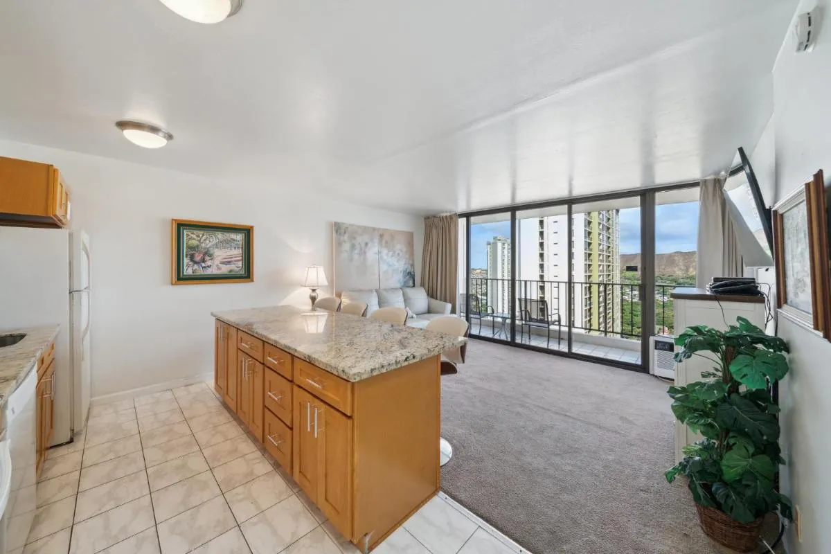 Image 3 of Tower 1 Suite 3007 condo