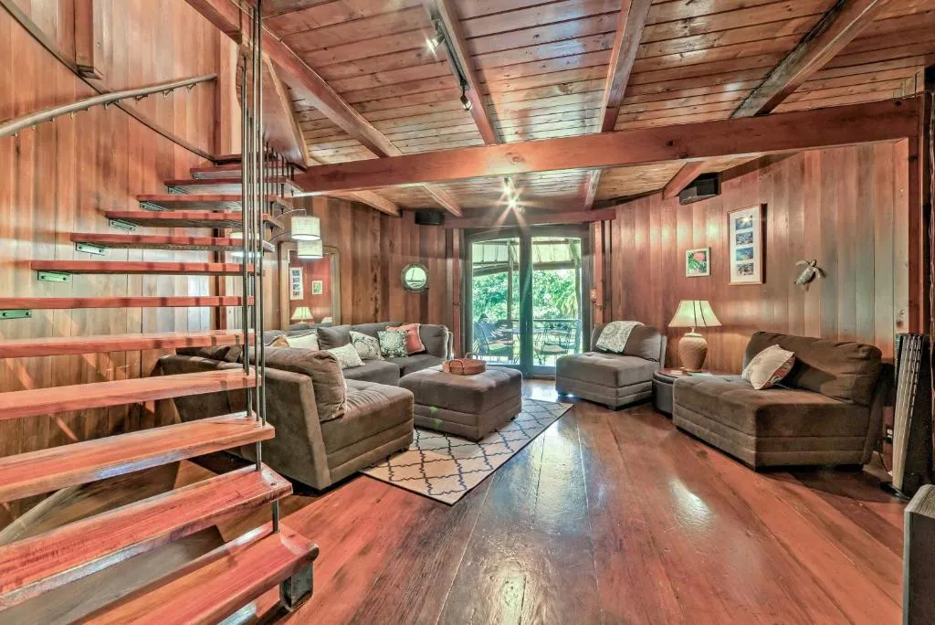 Image of Tropical Cabana with Deck, Hot Tub and Lush Scenery!