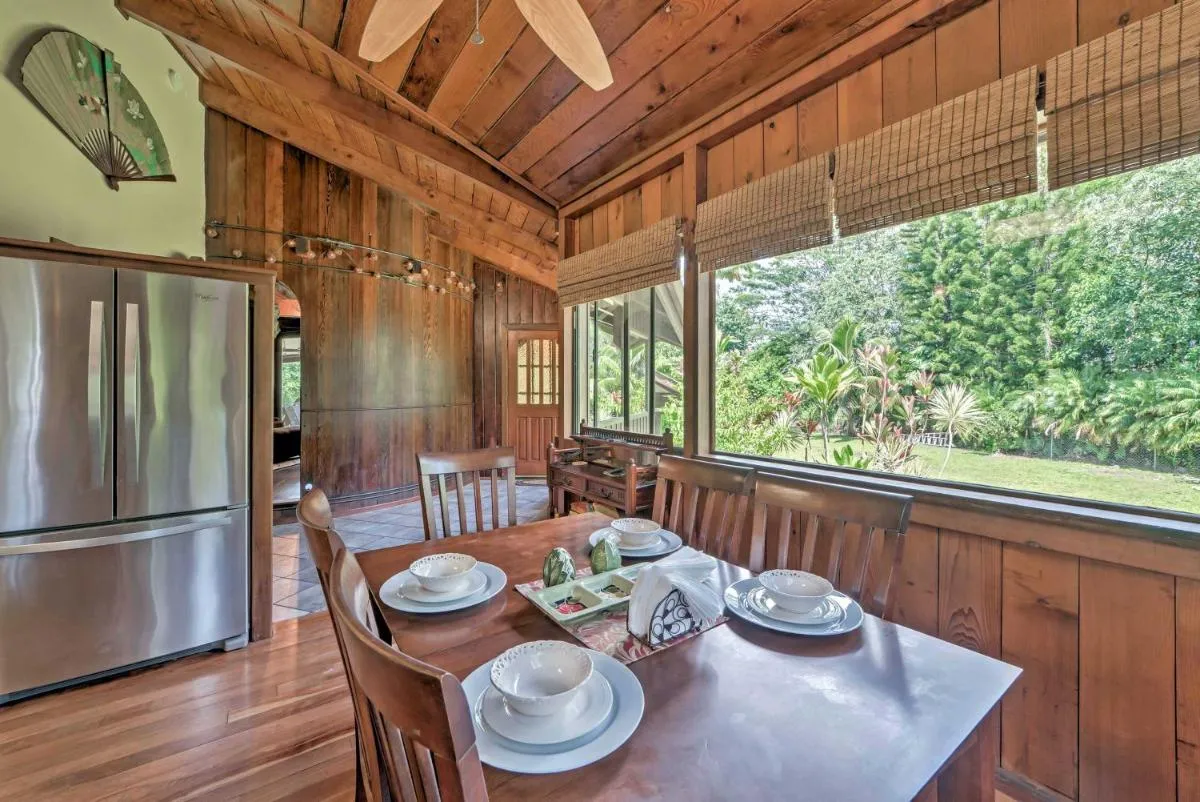Image 4 of Tropical Cabana with Deck, Hot Tub and Lush Scenery!