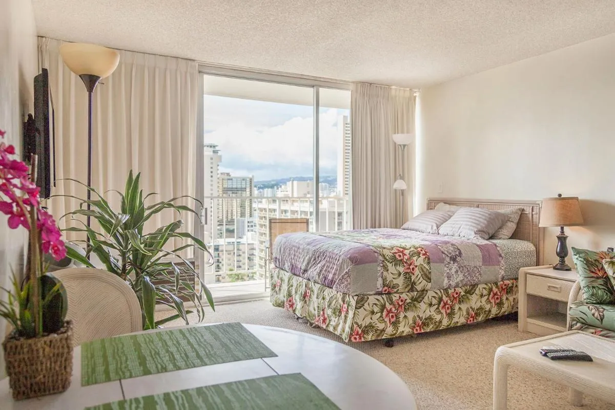 Image 6 of Tropical Studios at Marine Surf Waikiki – FREE PARKING – BEST LOCATION – FULL KITCHEN – SWIMMING POOL