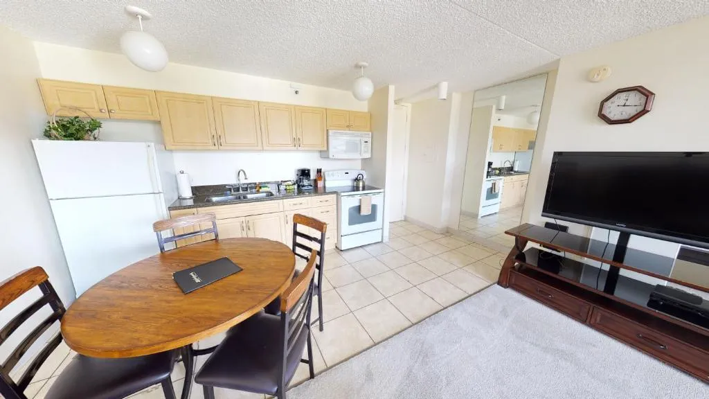 Image of Updated 22nd Floor Waikiki Condo – Free parking & WiFi – Ideal for large family!