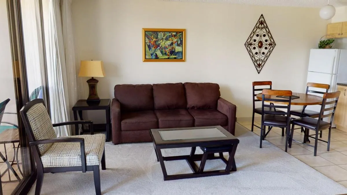 Image 4 of Updated 22nd Floor Waikiki Condo – Free parking & WiFi – Ideal for large family!