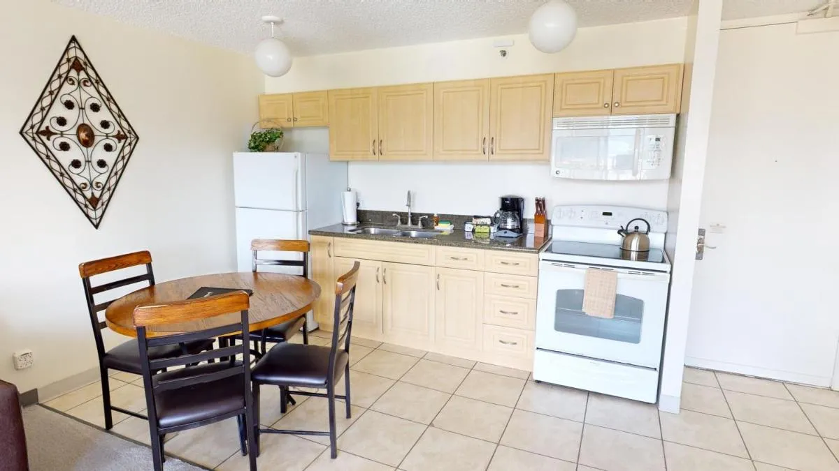 Image 2 of Updated 22nd Floor Waikiki Condo – Free parking & WiFi – Ideal for large family!
