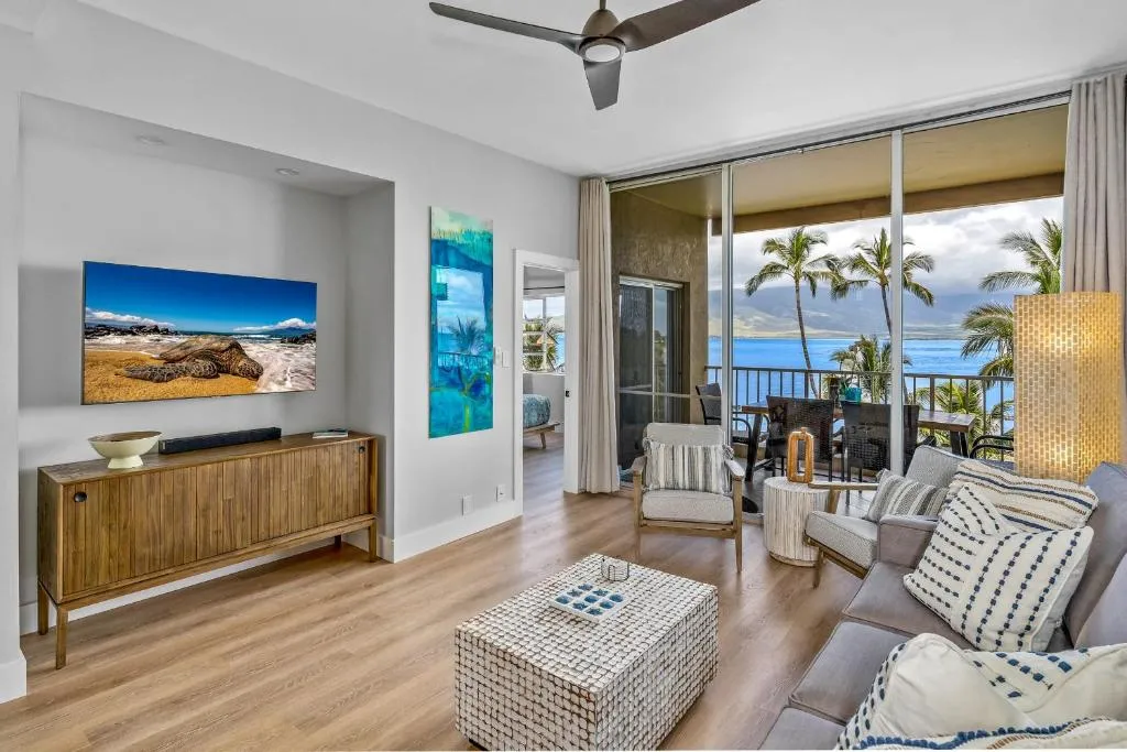 Image of Upscale Oceanfront Penthouse Vistas