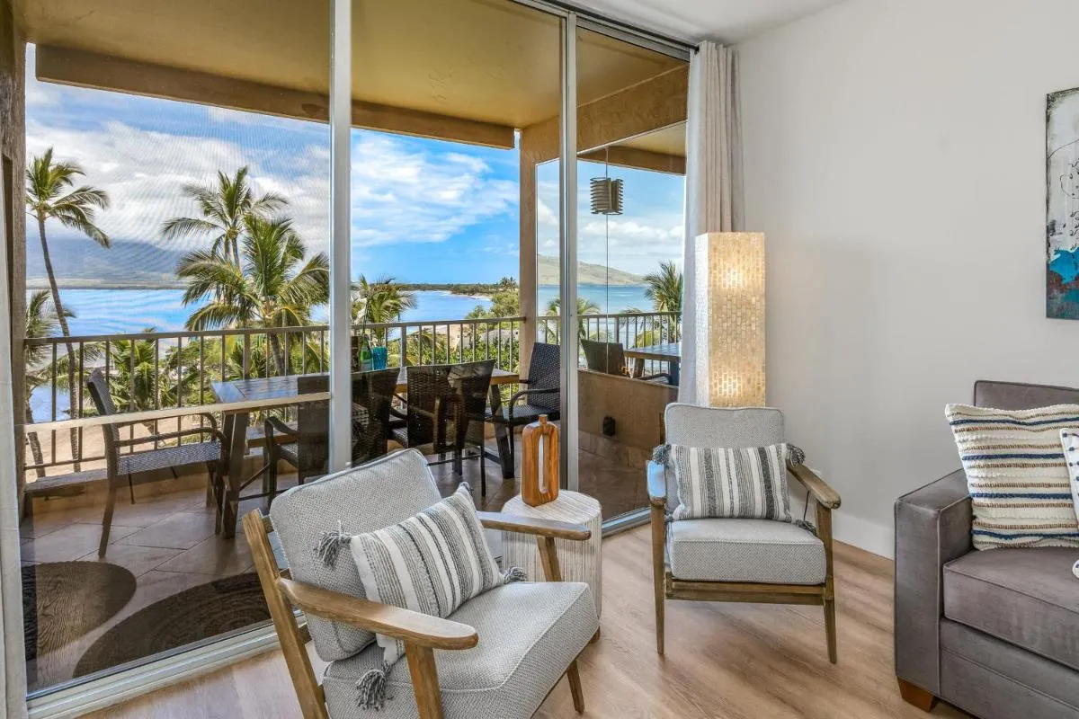 Image 2 of Upscale Oceanfront Penthouse Vistas
