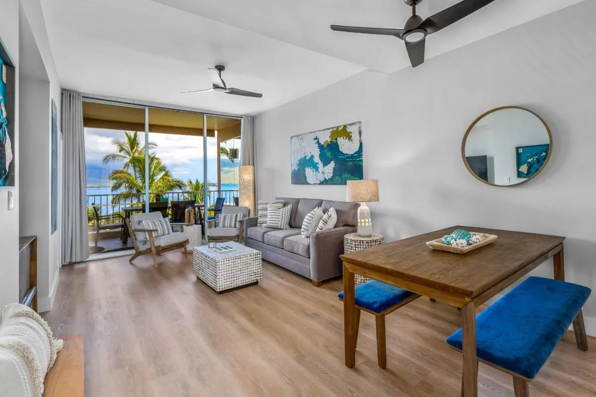 Image 4 of Upscale Oceanfront Penthouse Vistas