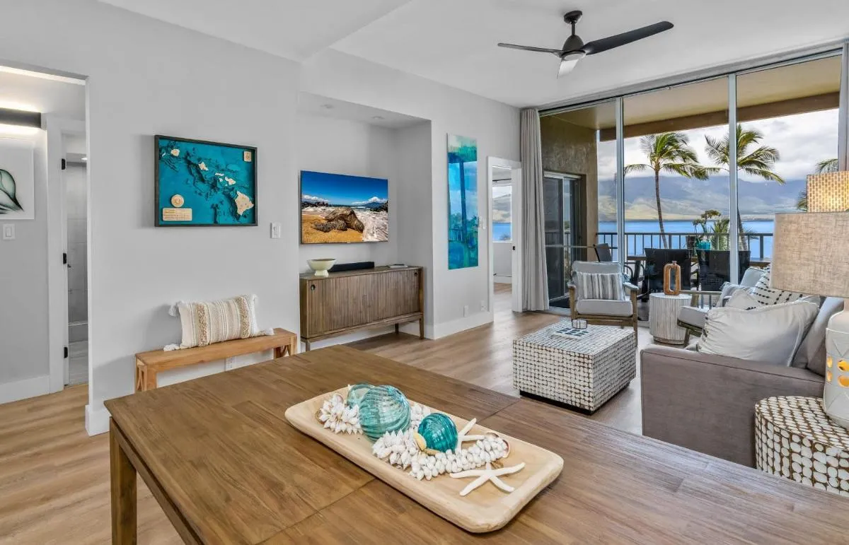 Image 5 of Upscale Oceanfront Penthouse Vistas