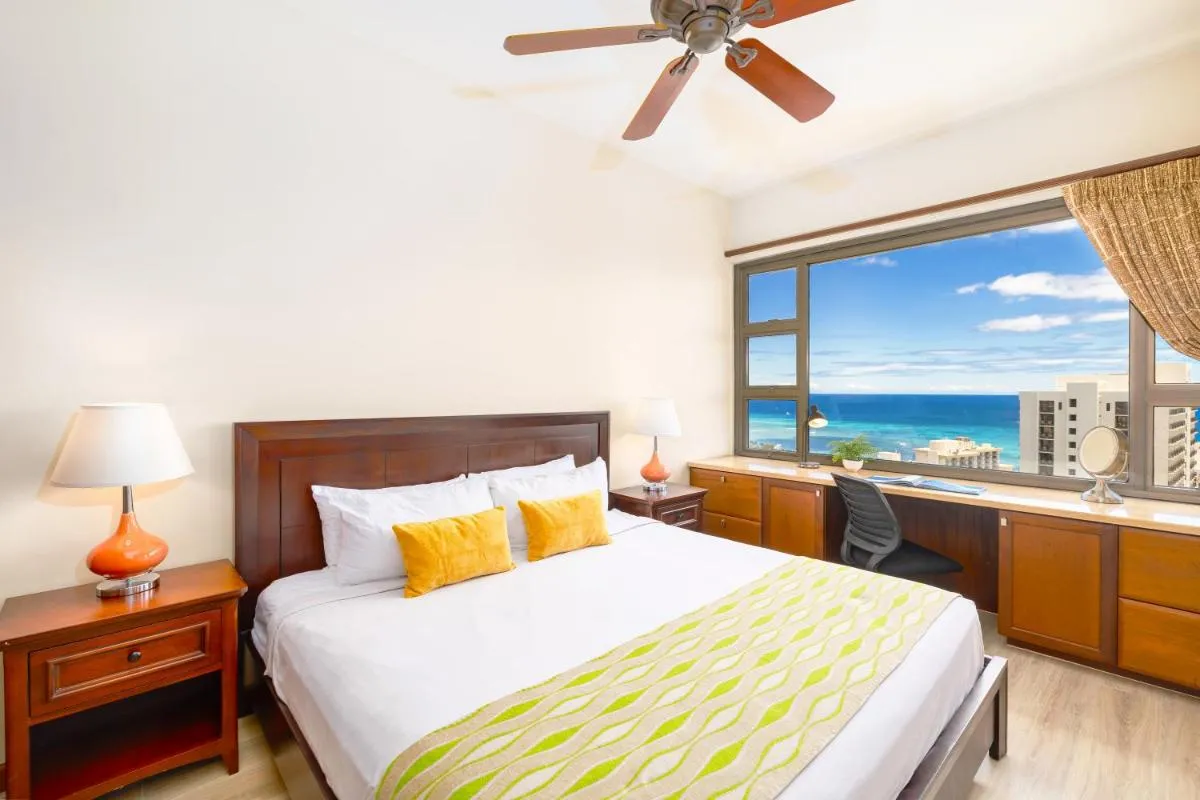Image 2 of Upscale Penthouse with Ocean Views – Free Parking