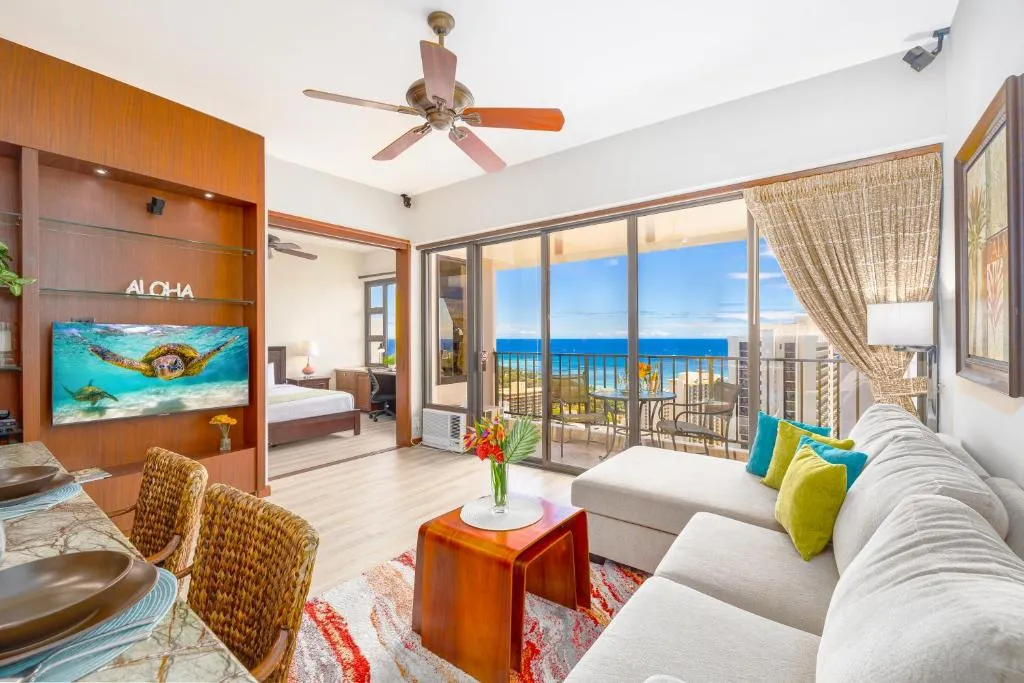 Image of Upscale Penthouse with Ocean Views – Free Parking
