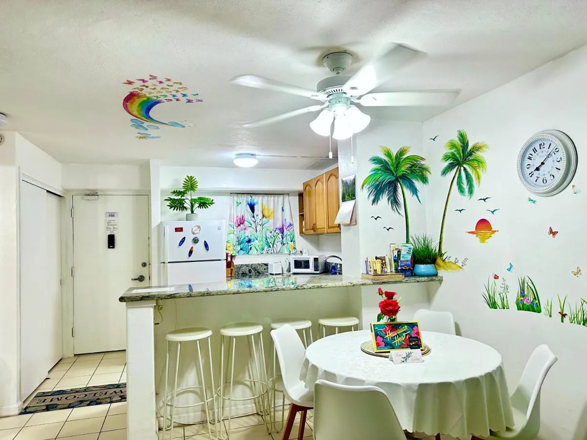 Image 2 of WAIKIKI 2 BEDROOMS, 1 BATH, FREE PARKING, SLEEP 6