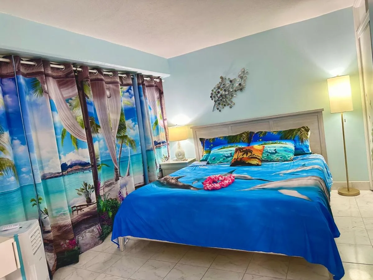 Image 1 of WAIKIKI 2 BEDROOMS, 1 BATH, FREE PARKING, SLEEP 6