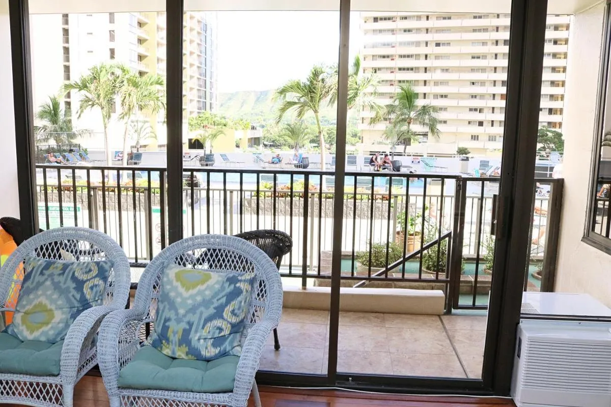 Image 4 of Waikiki 1 Bedroom w/ A/C!