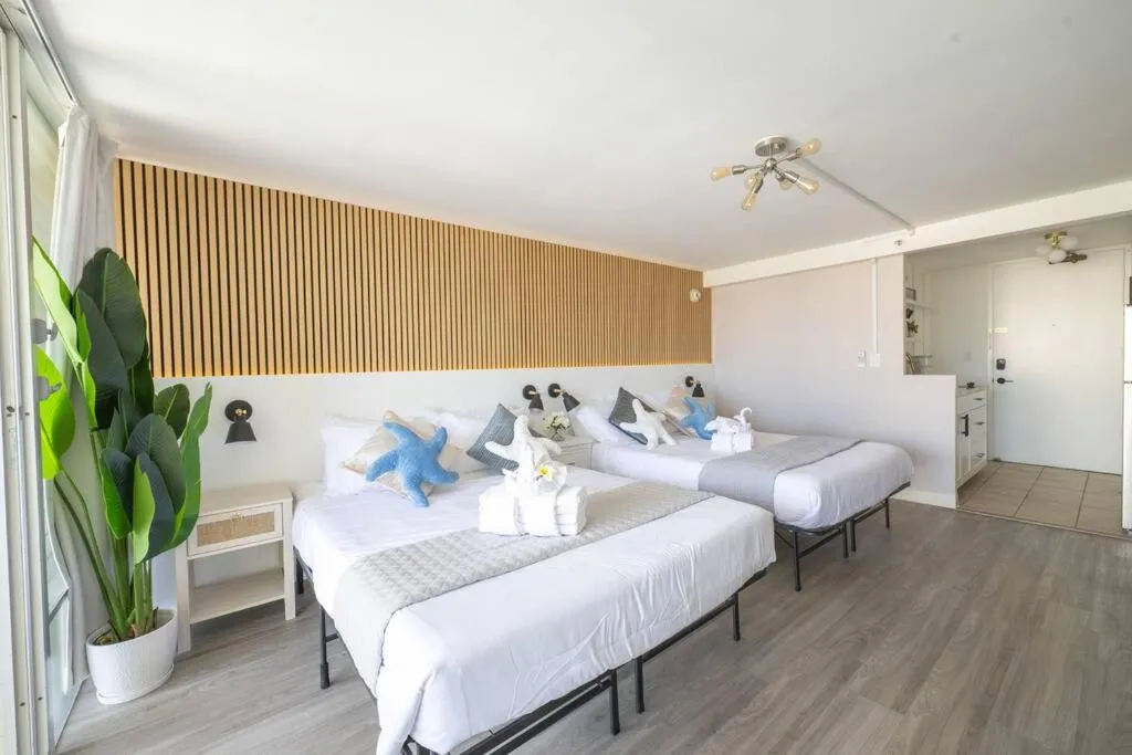 Image of Waikiki 30FL Luxury Studio with Majestic Ocean Fireworks