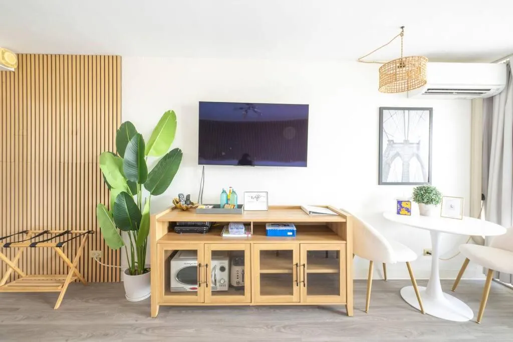 Image 6 of Waikiki 30FL Luxury Studio with Majestic Ocean Fireworks