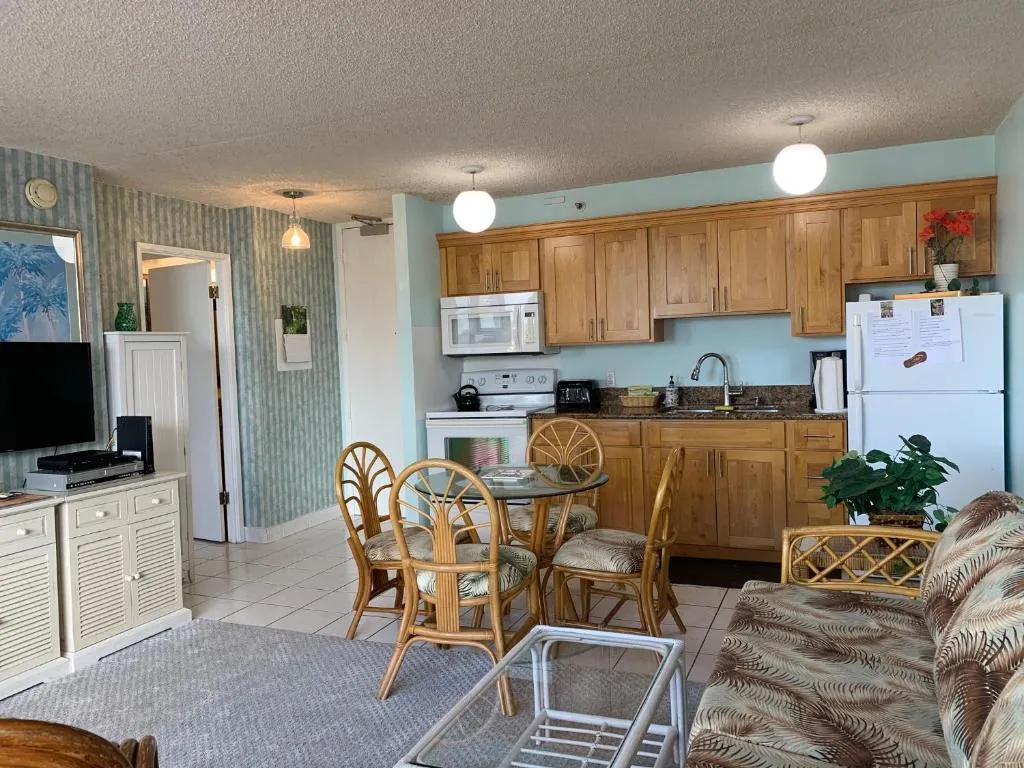Image of Waikiki Banyan 3410 Stunning Ocean, Surfer & Sunset View’s