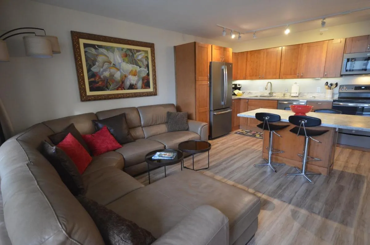 Image 2 of Waikiki Banyan 912 Your Luxurious Escape to Paradise