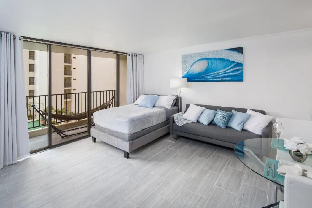 Image 1 of Waikiki Banyan Modern One Bedroom Free Parking