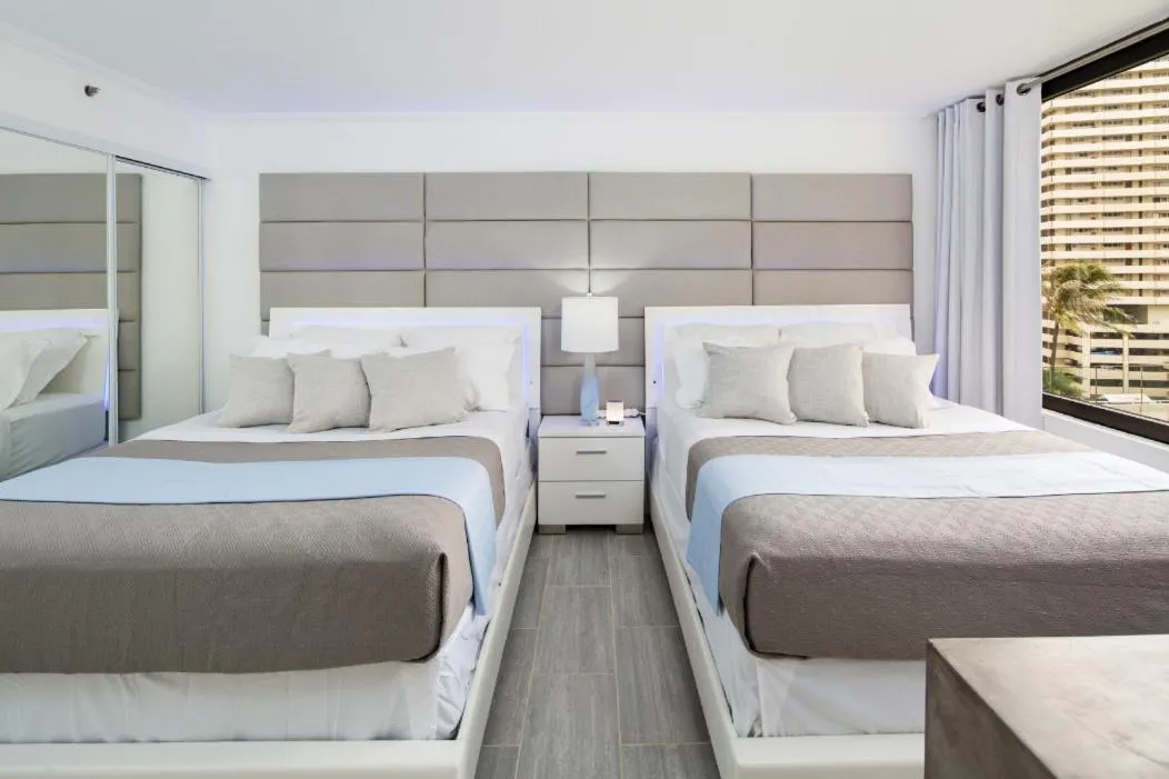 Image 2 of Waikiki Banyan Modern One Bedroom Free Parking