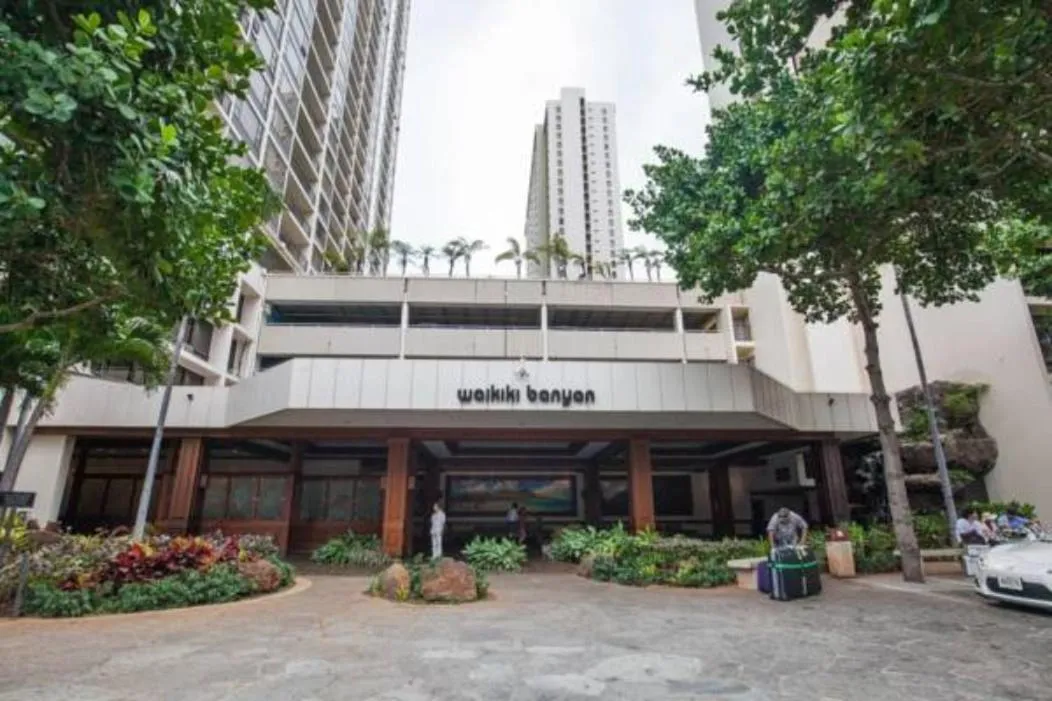 Image 3 of Waikiki Banyan Modern One Bedroom Free Parking