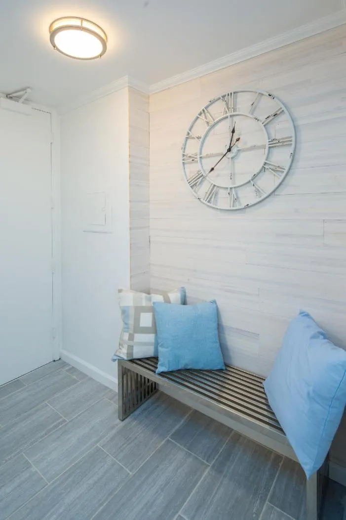 Image 4 of Waikiki Banyan Modern One Bedroom Free Parking