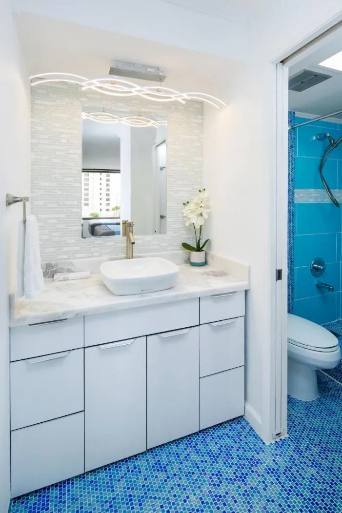Image 6 of Waikiki Banyan Modern One Bedroom Free Parking