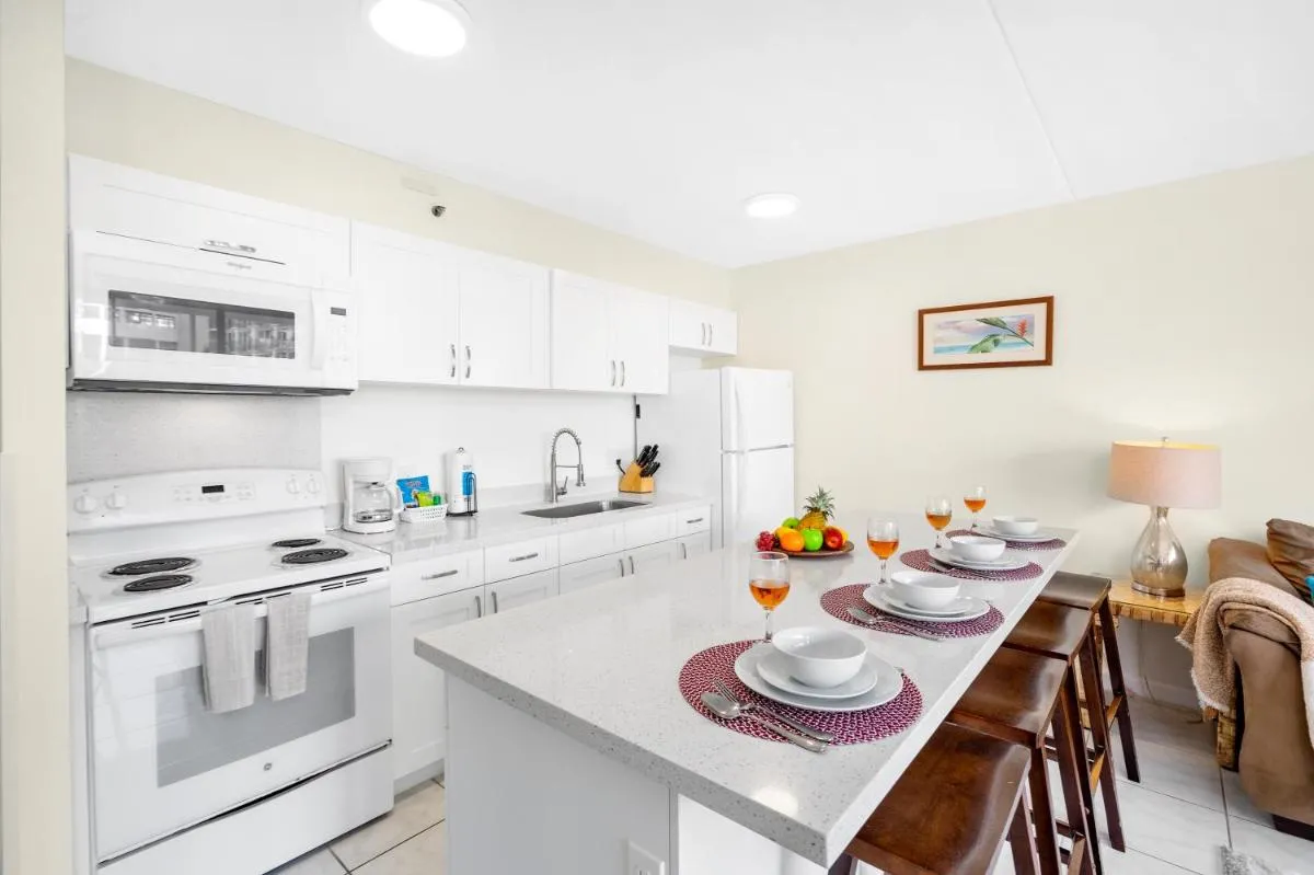 Image 2 of Waikiki Banyan Oasis with Partial Ocean View, 1-Block to Beach, Free Parking