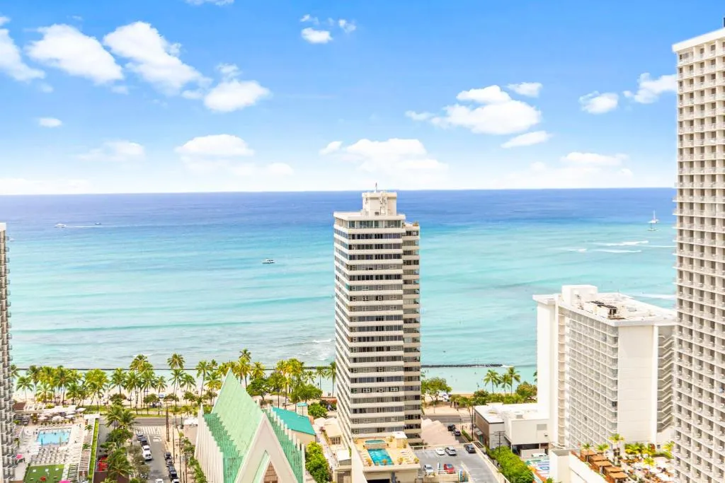Image of Waikiki Banyan T1-3106