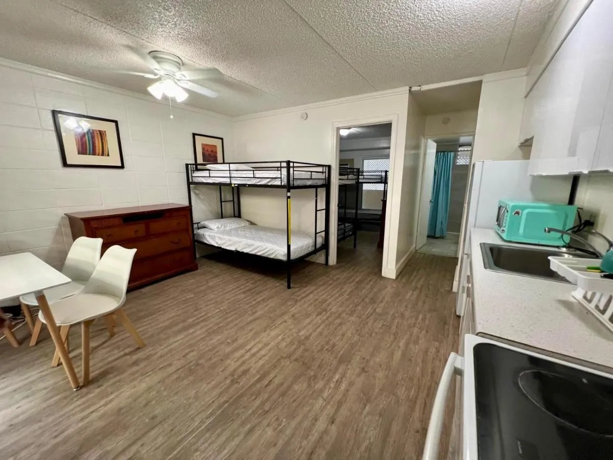 Image 3 of Waikiki Beachside Hostel