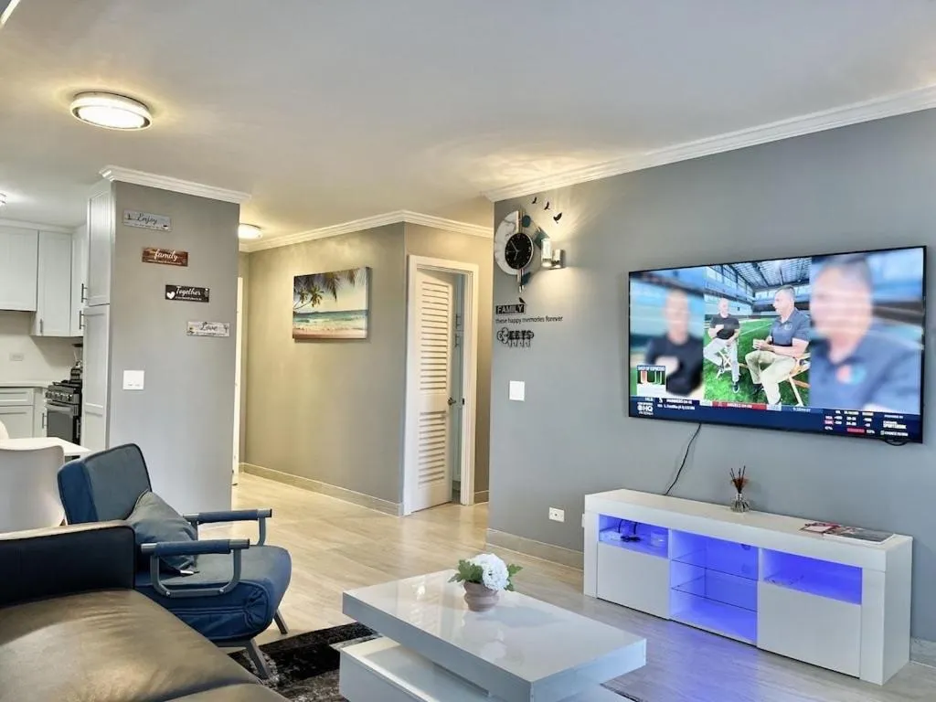 Image of Waikiki Condo 2 Bedrooms 2 Bathrooms with 1 free parking space