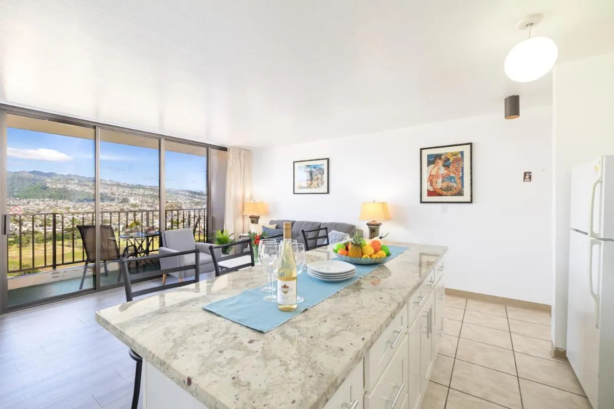 Image 5 of Waikiki Escapade Mountain Views Condo, Steps to Beach with Parking Perk