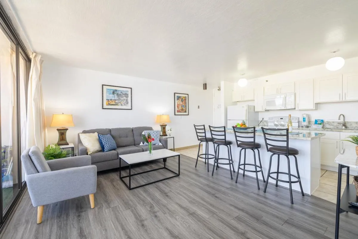 Image 2 of Waikiki Escapade Mountain Views Condo, Steps to Beach with Parking Perk