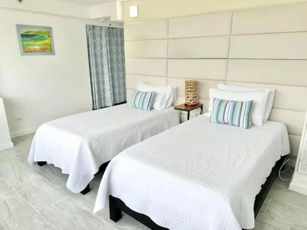 Image of Waikiki Ocean View Penthouse 2/2 bdr/bath