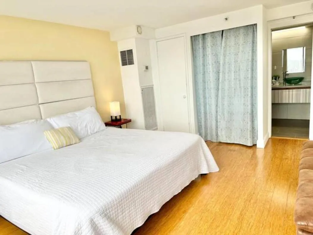 Image 1 of Waikiki Ocean View Penthouse 2/2 bdr/bath