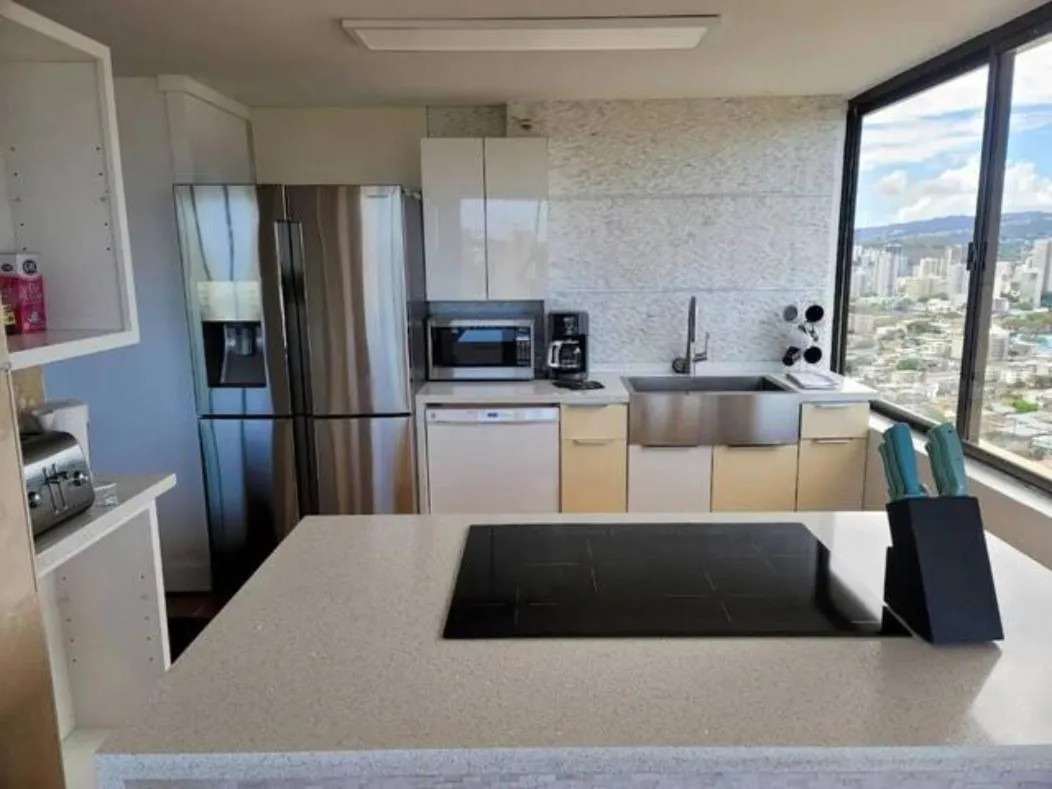 Image 3 of Waikiki Ocean View Penthouse 2/2 bdr/bath