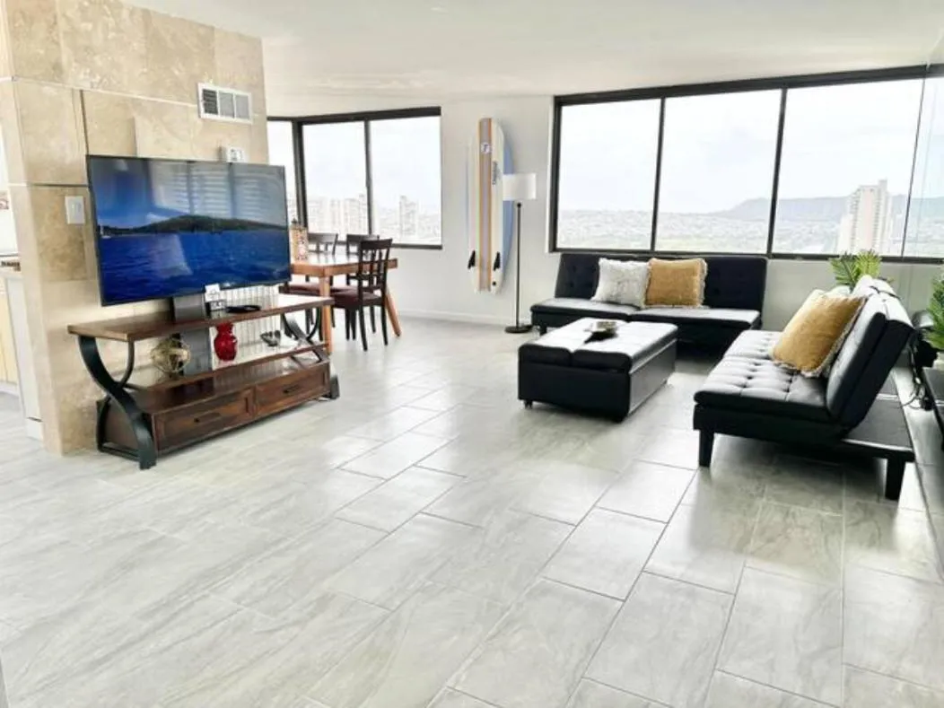Image 5 of Waikiki Ocean View Penthouse 2/2 bdr/bath