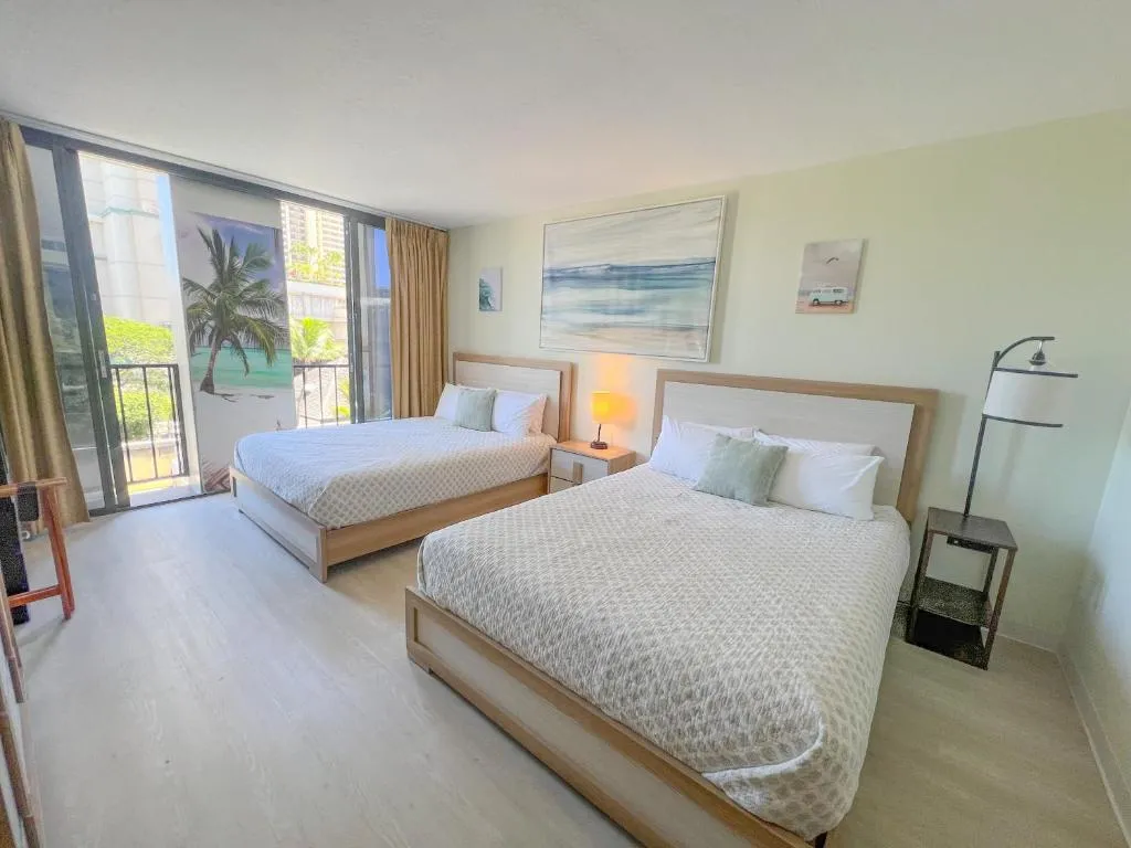 Image of Waikiki Palms in Paradise apts